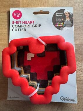 NWT Wilton Red 8-Bit Heart Comfort-Grip Cookie Cutter Nerdy Nummies